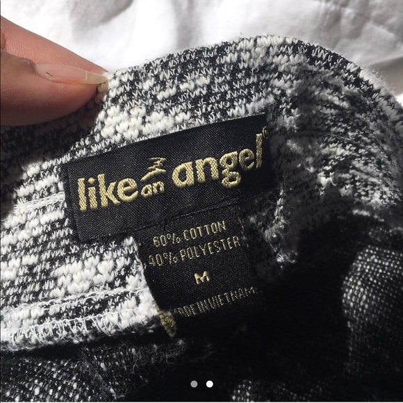 White and black shorts - Picture 2 of 2